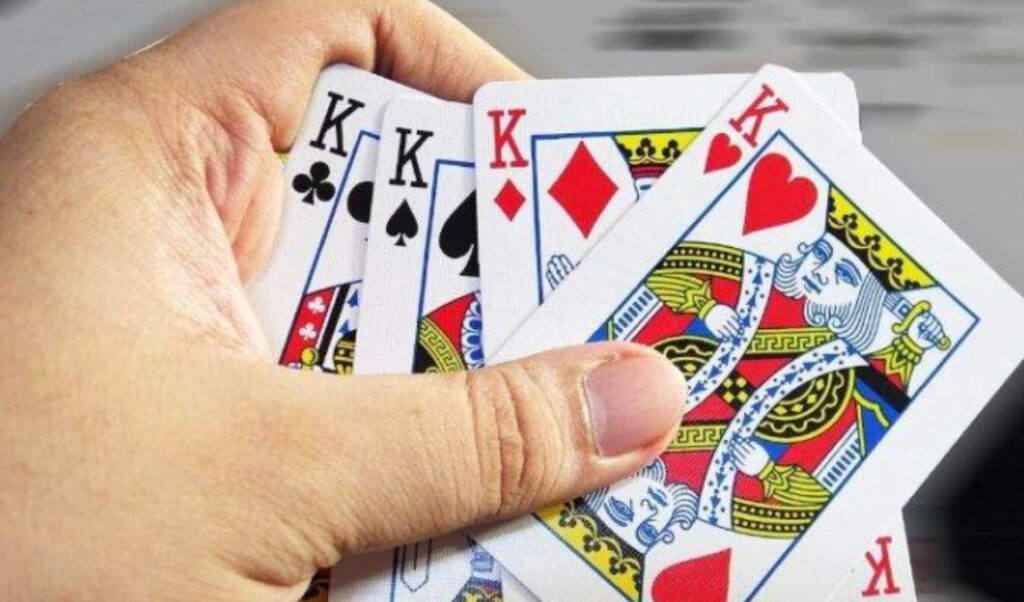Bluff là gì trong Poker - lưu ý khi chơi